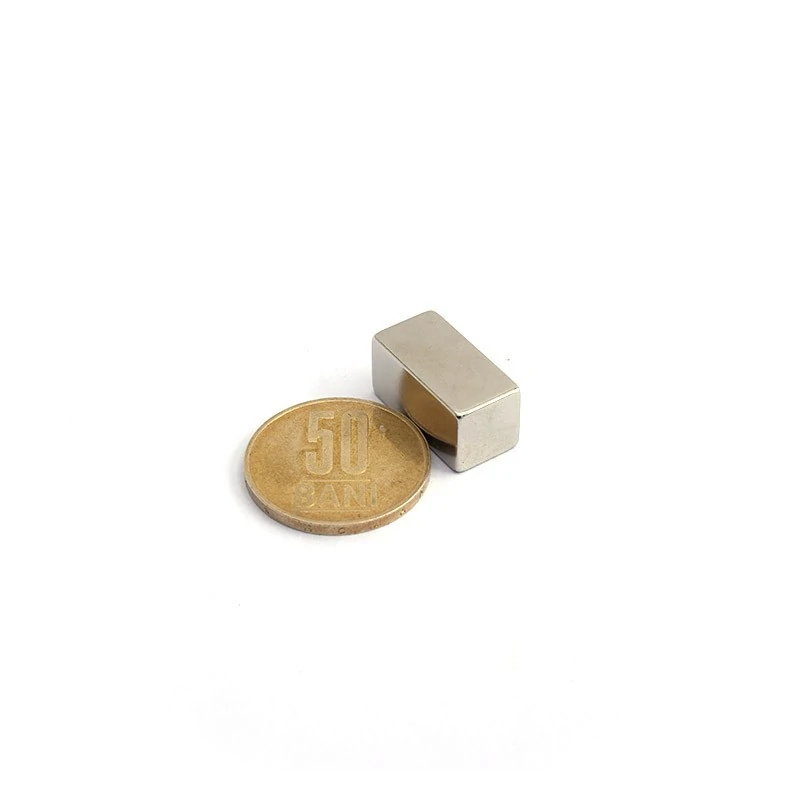 Magnet neodim bloc 20 x 10 x 10 mm - N45 cu moneda de 50 bani