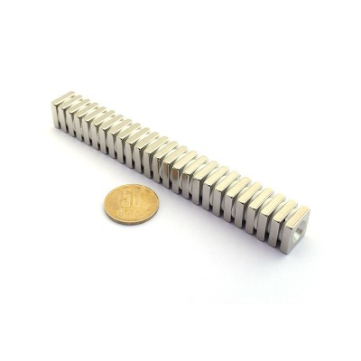 Magnet neodim bloc 15 x 15 x 4 mm cu gaura îngropată D4,5 D9,6 - N35 grup