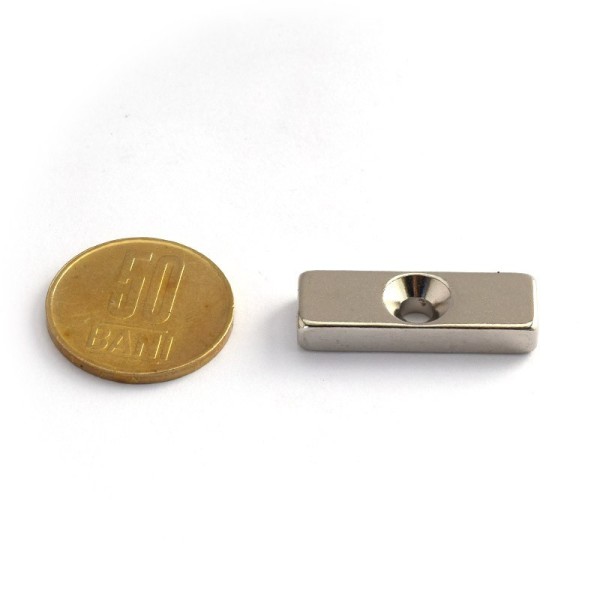 Magnet neodim bloc 30 x 10 x 5 mm cu gaura ingropata D4,2 D8,6 - N40 moneda