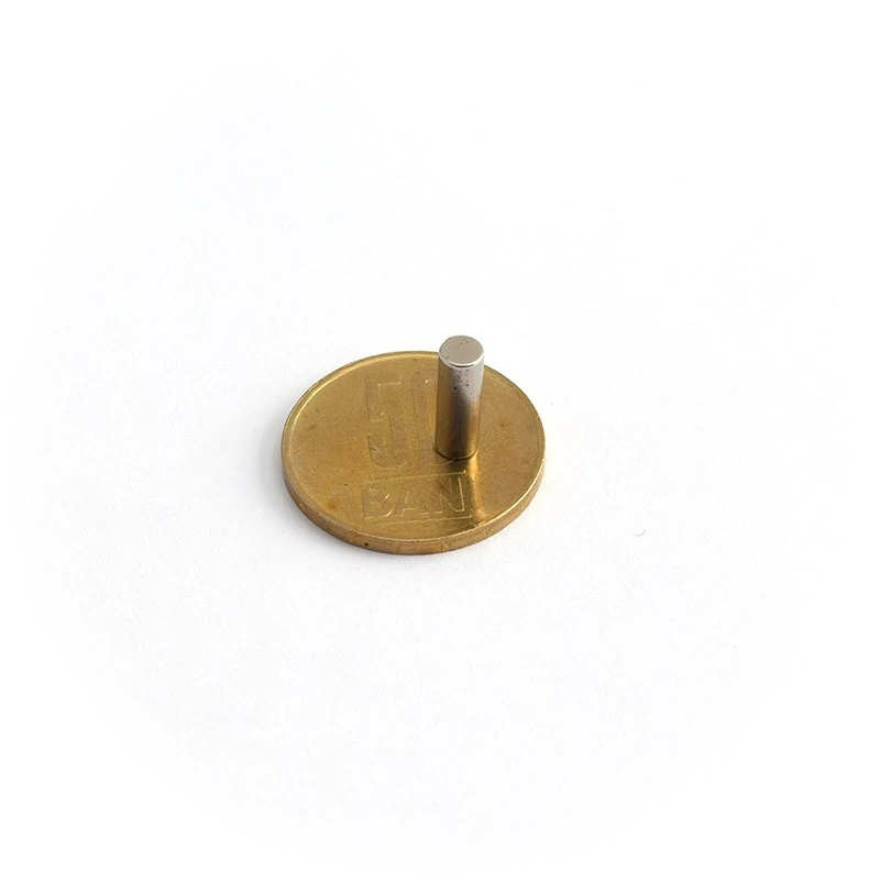 Magnet neodim cilindru 4 x 12 mm - N45 peste moneda