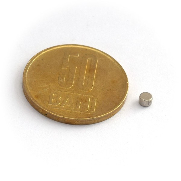 Magnet neodim disc 3 x 2 mm - N35 cu moneda 50 bani