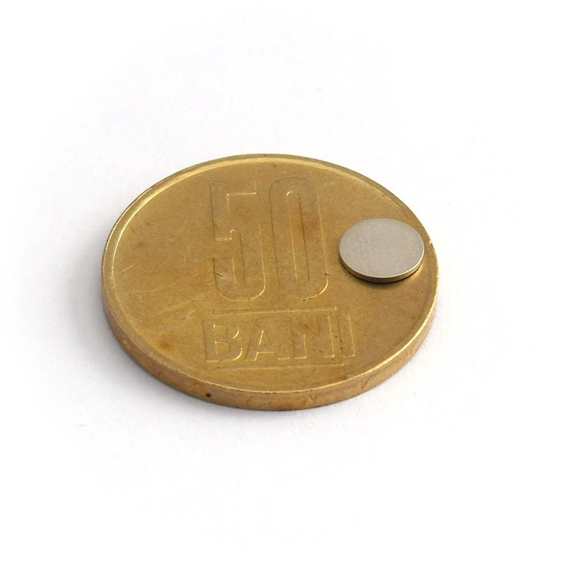 Magnet neodim disc 6 x 0,5 mm - N35 peste moneda 50 bani