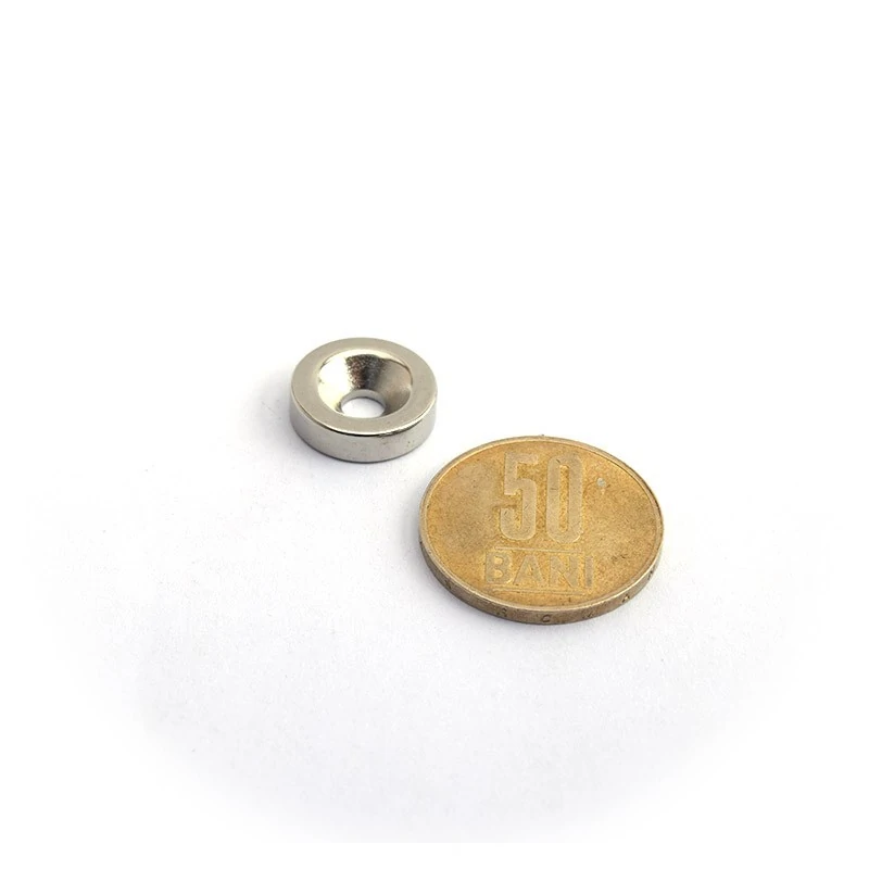 Magnet neodim disc 15 x 4 mm cu gaura ingropata D4,5 D9,46 - N35 cu moneda 50 bani