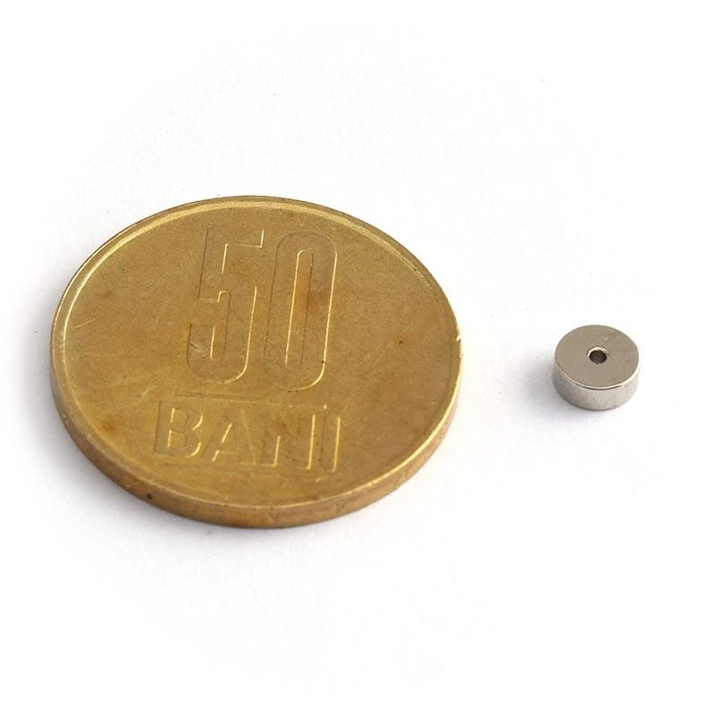 Magnet neodim inel 5 x 1 x 2 mm - N48 cu moneda 50 bani