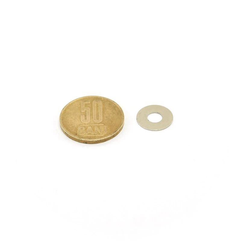 Magnet neodim inel 13,5 x 5,5 x 0,5 mm cu moneda de 50 bani