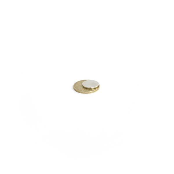 Неодимов магнит диск 15 x 1,5 мм върху монета 50 стотинки