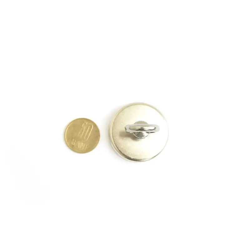 Magnet ferită oală D 40 mm cu cârlig inelar și moneda de 50 bani privire de sus