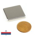 Неодимов магнит блок 30 x 30 x 5 мм с намагнитване и монета 50 стотинки