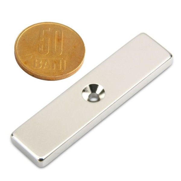 Magnet neodim bloc 60 x 15 x 5 mm cu gaură cu șanfren cu moneda de 50 bani