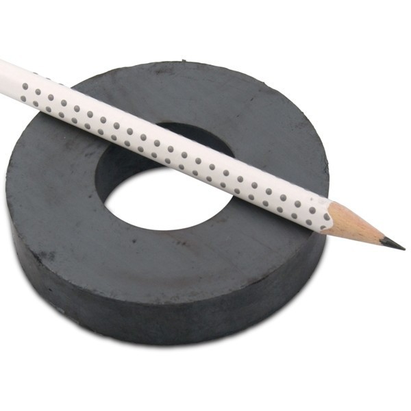 Феритен магнит пръстен 72 x 32 x 15 мм в сравнение с молив