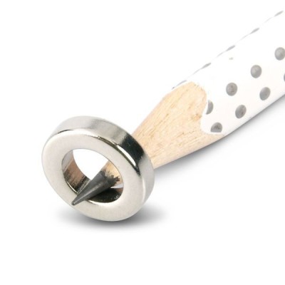 Magnet neodim inel 12 x 6 x 3 mm comparație cu creion