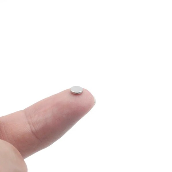 Неодимов магнит диск 5 x 1,5 мм на пръста