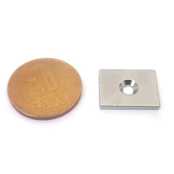 Magnet neodim bloc 19 x 15 x 2 mm cu gaură îngropată D3,5 / D6,5 mm cu moneda 50 bani