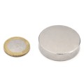 Magnet neodim disc 40 x 10 mm N52 cu moneda de un euro